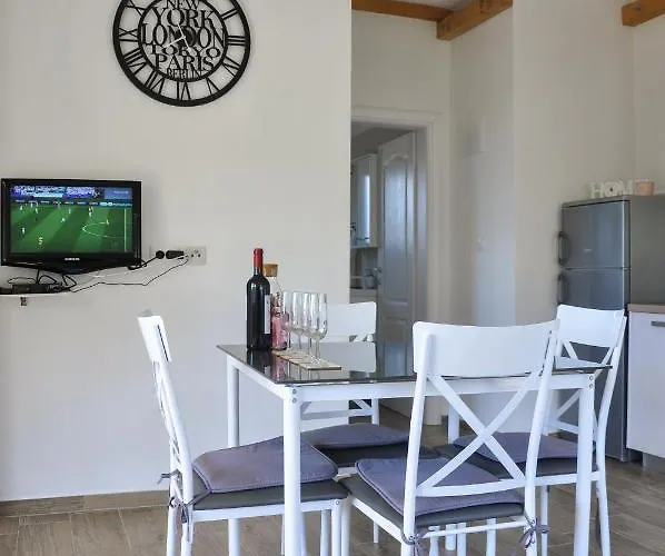 Carnizza Apartman Ražanac